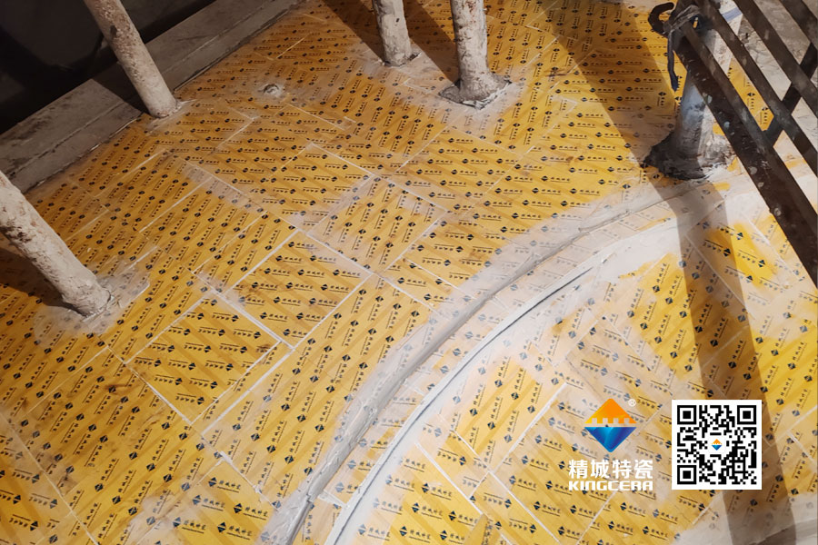 水泥廠循環風機機殼內壁安裝氧化鋁耐磨陶瓷