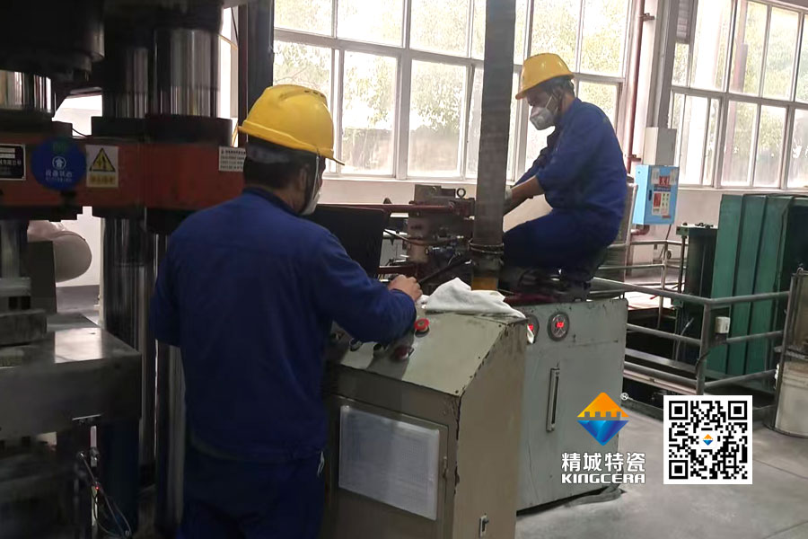 以廠為家，勇于擔當：魏科班組自主改造壓機紀實